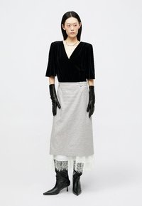 Undress Code ADDICTED TO LOVE - Βασικό μπλουζάκι - black