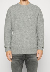 Minimum Stickad tröja - mottled light grey