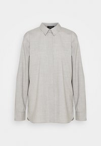 Chemise gris clair à manches longues avec col pointu et boutons dissimulés sur le devant, présentée sur un fond blanc.