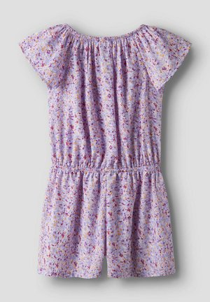 Salopette lavande avec de courtes manches volantées, taille élastique et un imprimé floral présentant des accents purple, jaune et orange.