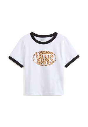 Vit t-shirt med kort ärm och svart kant längs halsringningen och ärmsluten, med en leopardmönstrad Vans-logotyp i mitten. Mjuk bomullsmaterial.