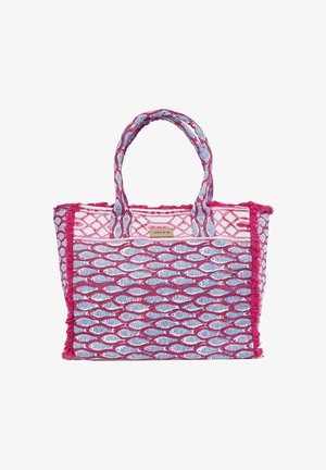 Sac fourre-tout avec motifs géométriques roses, blancs et bleus, anses en tissu et bords effilochés, étiqueté « Verde » sur le devant.