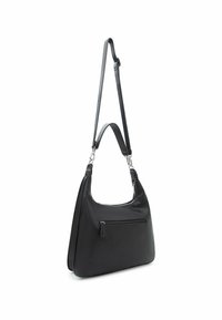 Borsa a tracolla in pelle nera con superficie texturizzata, tasca frontale con zip, tracolla regolabile e forma strutturata.