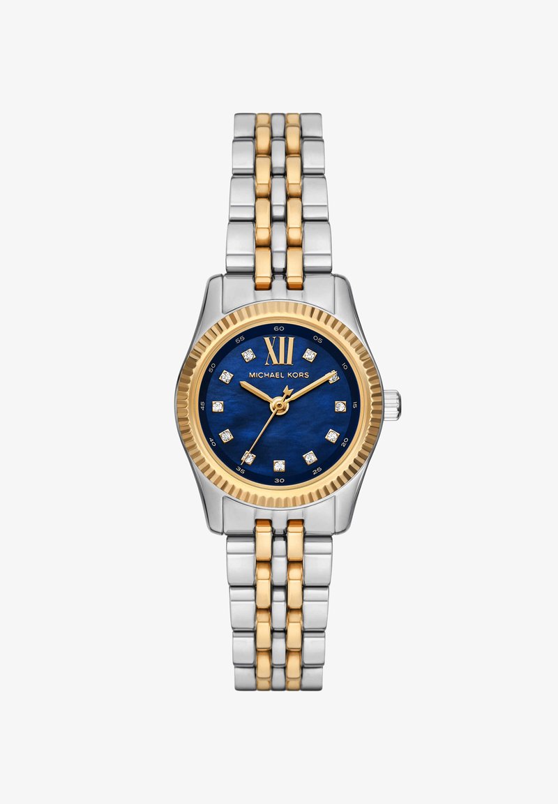 Orologio bracciale bicolore argento e oro con quadrante blu, numero romano XII dorato, indici delle ore in cristallo e lancette dorate di Michael Kors.