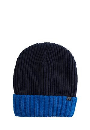 Beanie tricoté en bleu marine foncé avec un revers côtelé bleu vif, arborant une petite étiquette de logo. Texture douce et forme arrondie pour un couvre-chef.