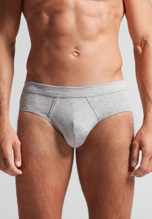 Graue Baumwollunterhose mit enger Passform, ausgestattet mit einem weichen Bund und subtilen Steppnähten. Der Stoff wirkt glatt mit leichtem Stretch.