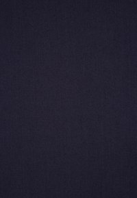 Fond en tissu texturé bleu marine foncé uni avec un motif tissé subtil et de légères variations de teinte.