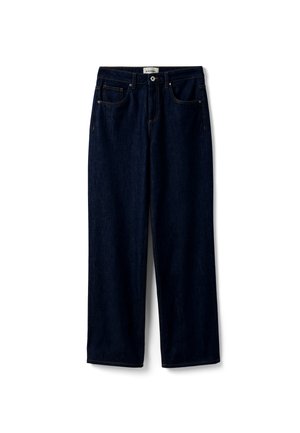 Jean denim bleu foncé coupe droite avec cinq poches, fermeture par bouton et passants pour ceinture, posé à plat sur un fond blanc.