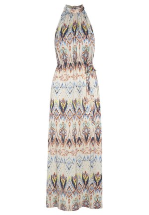 Robe longue sans manches à col montant noué avec motifs géométriques et floraux multicolores et ceinture à nouer à la taille sur fond clair.