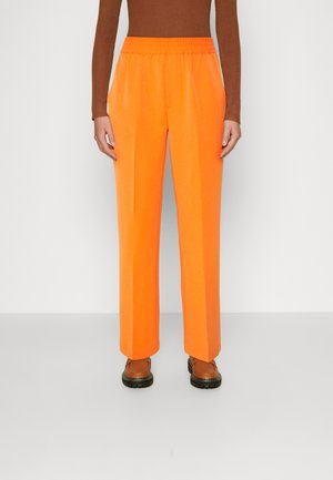 mbyM PHILLIPA PRESS - Pantalon classique - scarlet ibis