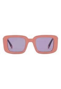 Firkantede solbriller med en mat pink plastikramme og lilla tonede linser; har et slankt design og lige sorte arme.