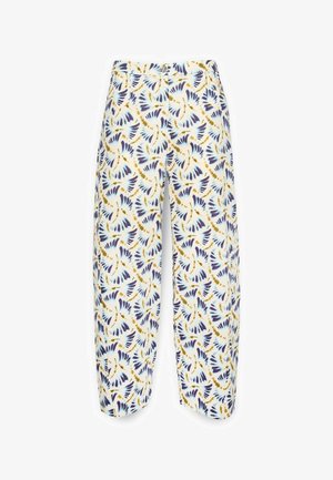 Pantalones blancos de pierna ancha con un patrón abstracto de plumas en azul y amarillo, cierre frontal con botones y cremallera.