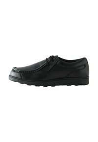 Chaussure en cuir noire avec un bout arrondi, un laçage, un col rembourré et une semelle en caoutchouc texturée. Détails de couture le long de la tige.