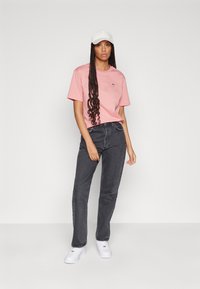 Lacoste T-Shirt basic - tourmaline