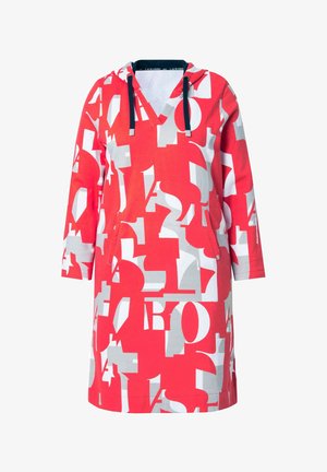 Rød hoodie kjole med et iøjnefaldende grafisk mønster i hvid og grå. Designet med lange ærmer, v-udskæring og forlommer.