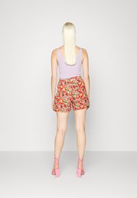 ONLY Tall ONLFREDERIKKE BELT - Calções - cloud dancer/pink