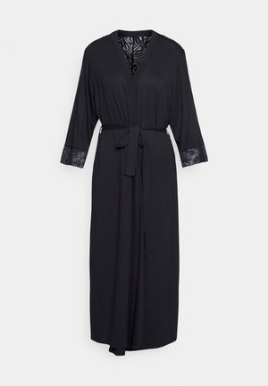 Roba nera con maniche lunghe, cintura a nodo in vita e dettagli in pizzo trasparente sui bordi delle maniche. Tessuto liscio, design lungo fino al pavimento.