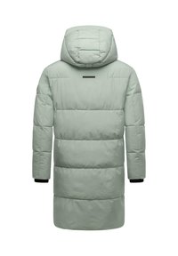 Cappotto imbottito verde menta con cappuccio, caratterizzato da un design trapuntato, maniche lunghe e polsini elastici. Texture liscia e dettagli regolabili.