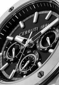 Orologio cronografo da uomo Cerruti 1881 con quadrante nero, dettagli argentati, tre sottodial e cassa in acciaio inossidabile.