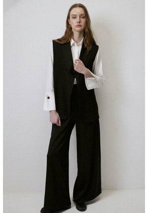 SET - Veste sans manches - black