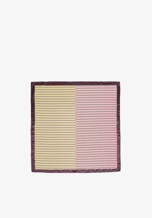 Firkantet tørklæde med lodrette sorte og hvide striber, delt i gule og lyserøde halve, indrammet af en mørkelilla kant.