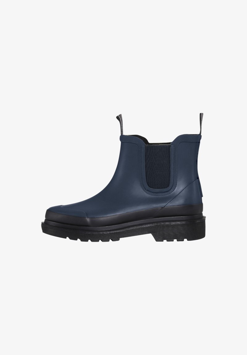 Botas de tobillo de goma en color navy con un panel lateral elástico texturizado, tirador y suela gruesa negra para tracción y durabilidad.