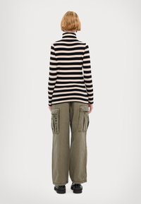 MAX&Co. Sweter
