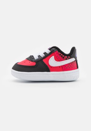 FORCE 1 CRIB SE - Scarpe neonato - siren red/white/black/psychic purple