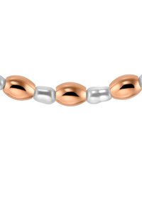 Fil de perles métalliques présentant des formes ovales et arrondies en or rose et en argent, allongées et alternées, avec une surface lisse et réfléchissante.
