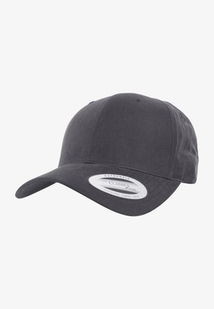 Siva bombažna kapa s ukrivljenim vizirjem in nastavljivim trakom. Ima gladko teksturo in oznako logotipa spredaj. Preprost dizajn.