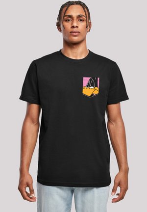 Black cotton T-shirt featuring a graphic pocket design with a cartoon duck's face on a pink background. Crew neck and short sleeves.