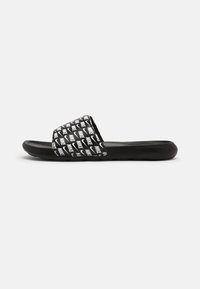 Nike Sportswear - VICTORI ONE SLIDE PRINT - Tagant lahtised kingad - black/white Väikepilt 1