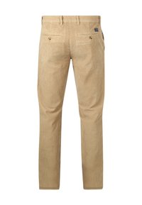 Beige corduroy broek met riemlussen, twee achterzakken met knopen en een merketiket boven de rechterzak, gezien vanaf de achterkant.