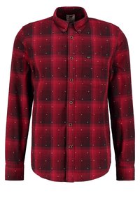 Camisa de manga larga a cuadros rojos y negros con detalles de puntos blancos, cuello abotonado y bolsillo en el pecho. Material suave de algodón.