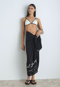 KARL LAGERFELD HOTEL KARL PAREO - Pludmales piederums - black