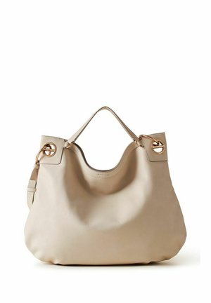 Borsa a mano in pelle beige con manico superiore singolo e dettagli metallici circolari dorati vicino agli attacchi del manico.