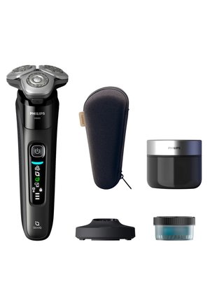 Elektrisch scheerapparaat Philips i9000 in zwart met zilveren accenten, vergezeld van een zwarte draagtas, een crèmepotje, een oplaadstation en een klein potje.