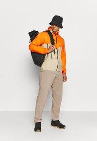Houdini WADI PANTS - Āra bikses - beige