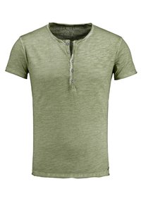 Krótki rękaw zielonej koszulki wykonanej z teksturowanej tkaniny, z dekoltem henley i trzema guzikami oraz subtelnym melanżowym wzorem. Rozmiar S.