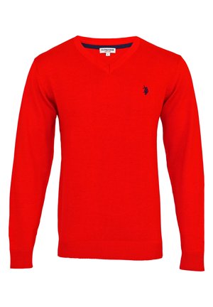 Czerwony sweter z długim rękawem i dekoltem w serek, z prążkowanymi mankietami i dolnym ściągaczem, z małym ciemnym logo na lewej piersi.