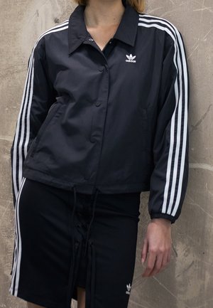 adidas Originals Lichte jas - black