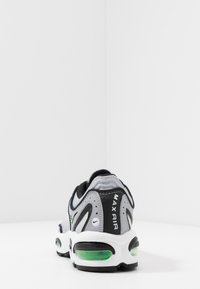 Nike Sportswear Air Max Tailwind Iv Sneaker Low Wolf Grey Green Spark White Black Grau Zalando De Nike Sportswear Air Max Tailwind Iv Sneaker Low Wolf Grey Green Spark White Black Grau Zalando De
