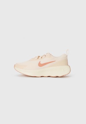 PROMINA - Krosa skriešanas apavi - pearl white/ose gold-coloured/soft pearl