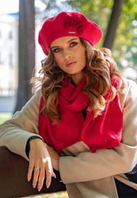 Vivisence Căciulă - red