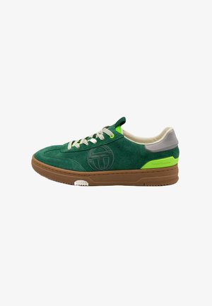 NEO TERRACE DA - Pantofi de tenis pe orice suprafață - evergreen-gum-fluo green