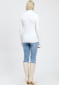 INFLUENCER COWL-NECK - Trui - milk