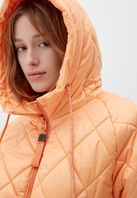 QS MIT KAPUZE - Winterjas - mango