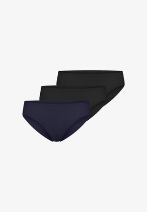 Drei Paare schlichte Bikini-Unterwäsche, zwei schwarze und ein marineblaues, in einer geschichteten Reihe auf weißem Hintergrund angeordnet.