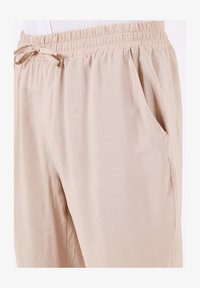 Unselected, beige