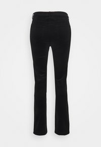 Schwarze Cord-Jeans mit Glockenform und glatter Struktur, fünf Gürtelschlaufen und zwei Gesäßtaschen. Eng anliegend am Oberschenkel, mit ausgestelltem Saum.